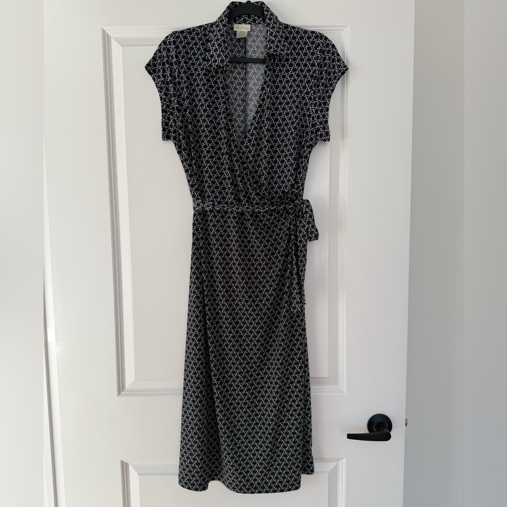 Chic Black and White Geometric Midi Dress